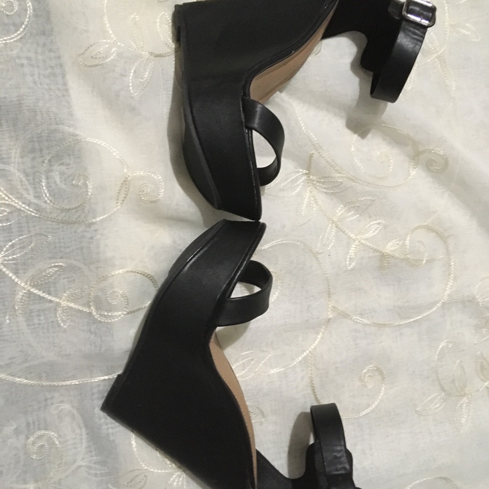 Shoes - Picture 2 of 4